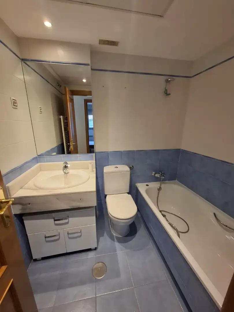 Badezimmer von Wohnung zur Miete in Villaviciosa de Odón mit Klimaanlage, Heizung und Parkett