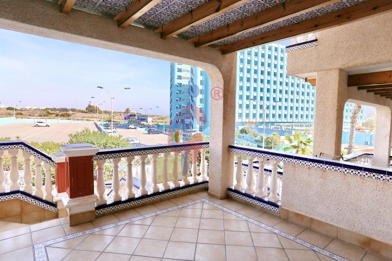 Terrassa de Casa adosada en venda en Guardamar del Segura amb Terrassa i Balcó