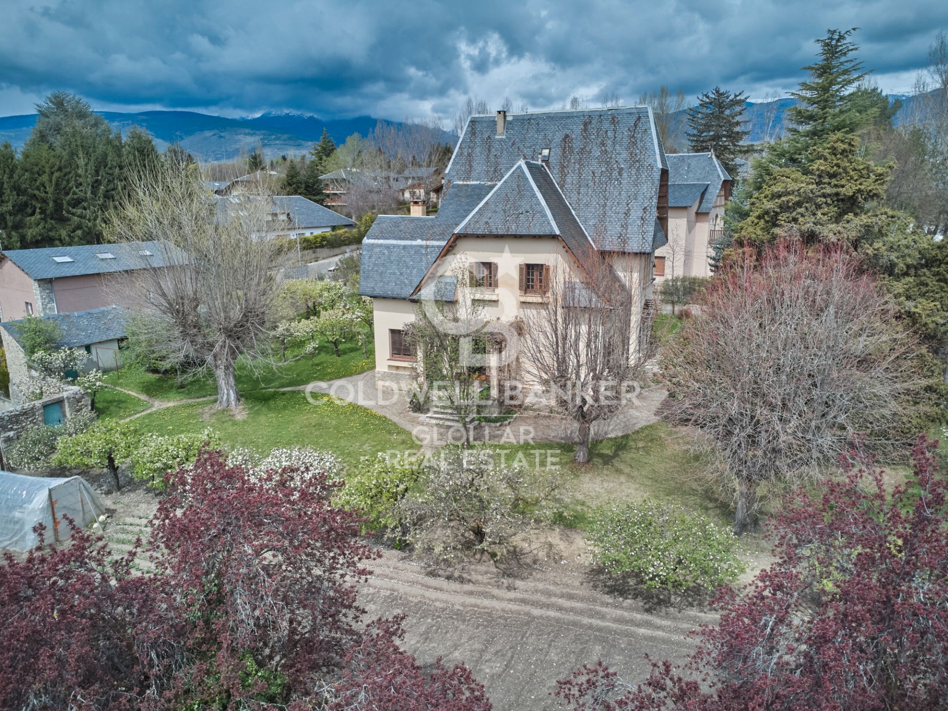 Exterior view of House or chalet for sale in Puigcerdà  with Heating, Private garden and Parquet flooring