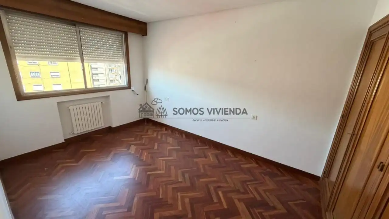 Bedroom of Flat for sale in Ourense Capital   with Heating, Parquet flooring and Balcony