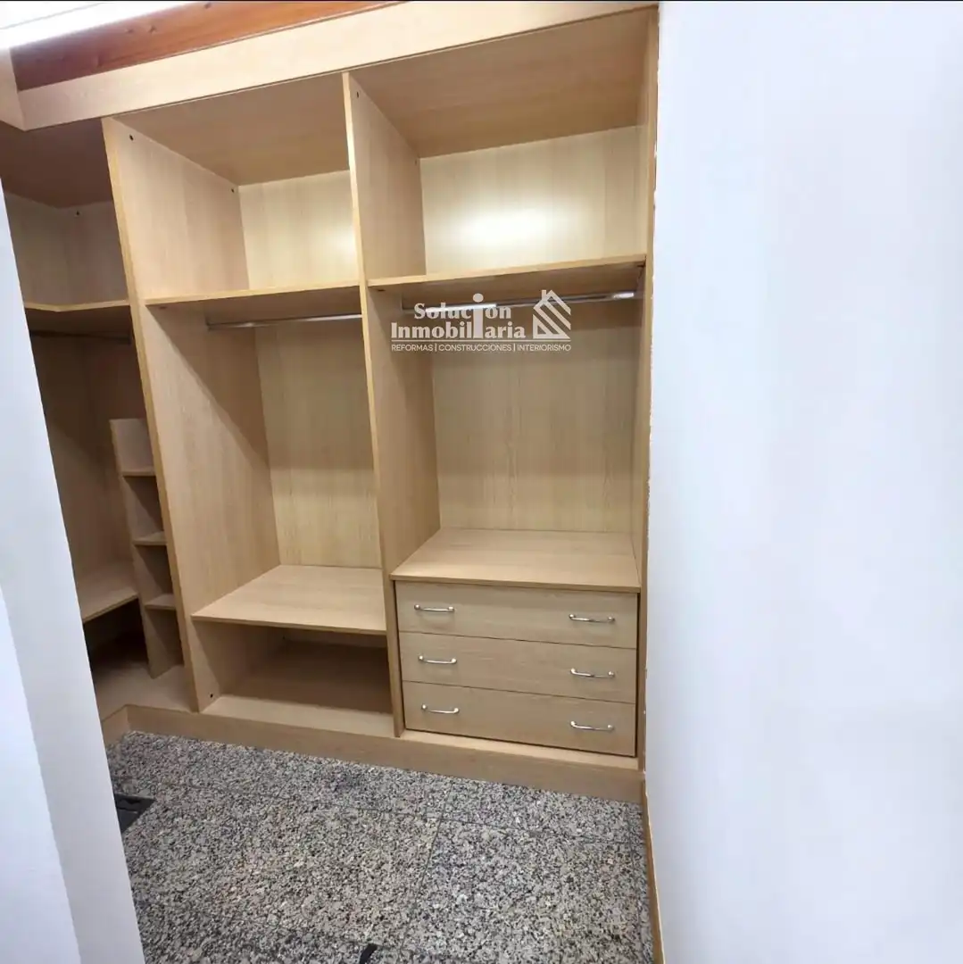 Dormitori de Pis de lloguer en Salamanca amb Aire condicionat, Calefacció i Moblat