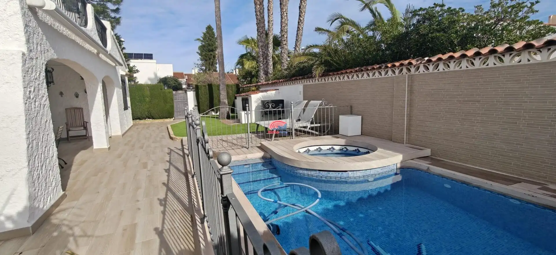 Swimming pool of Houses for sale in Sagunto / Sagunt  with Air Conditioner, Heating and Private garden