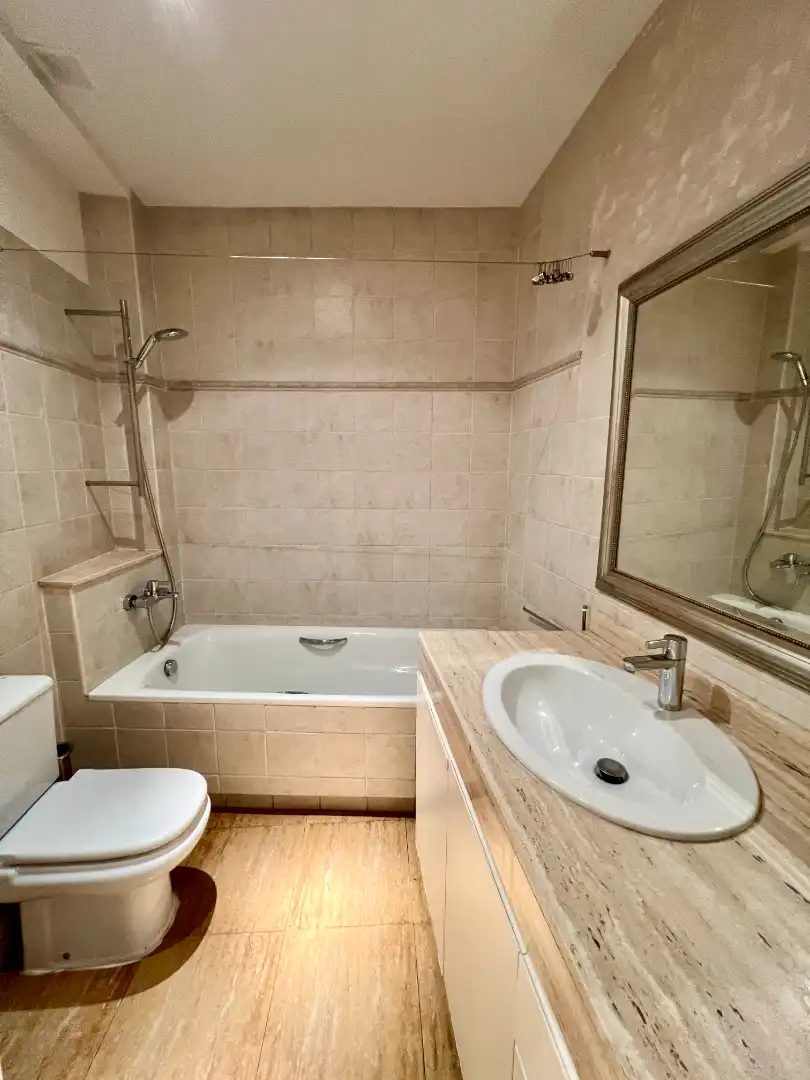 Baño de Piso en venta en Barcelona con Aire acondicionado, Horno y Lavadora