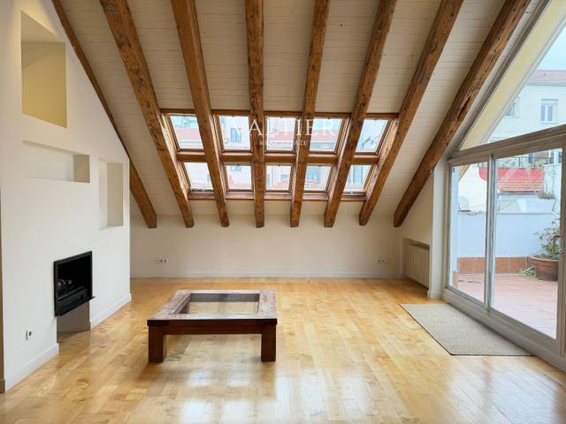 Ático en Alquiler en de Justiniano en Justicia - Chueca