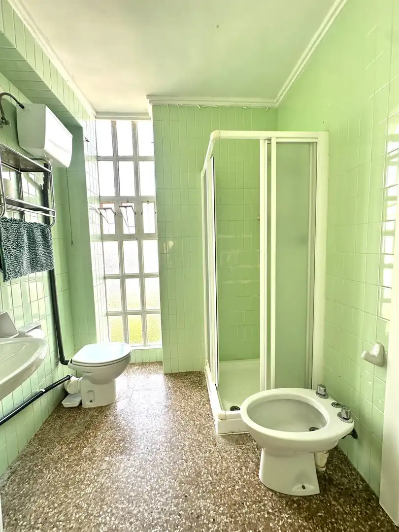 Baño de Apartamento de alquiler en Gandia con Aire acondicionado, Calefacción y Amueblado