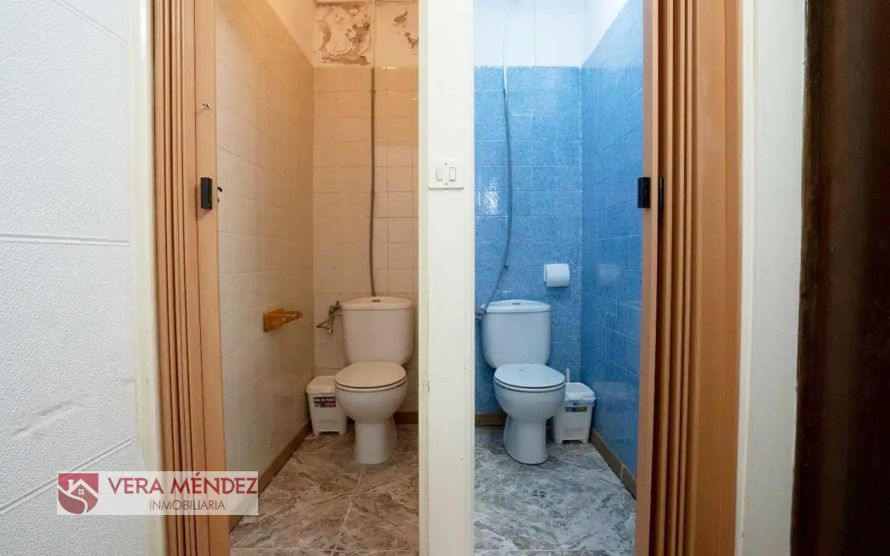 Bathroom of Commercial properties for rent in Tacoronte