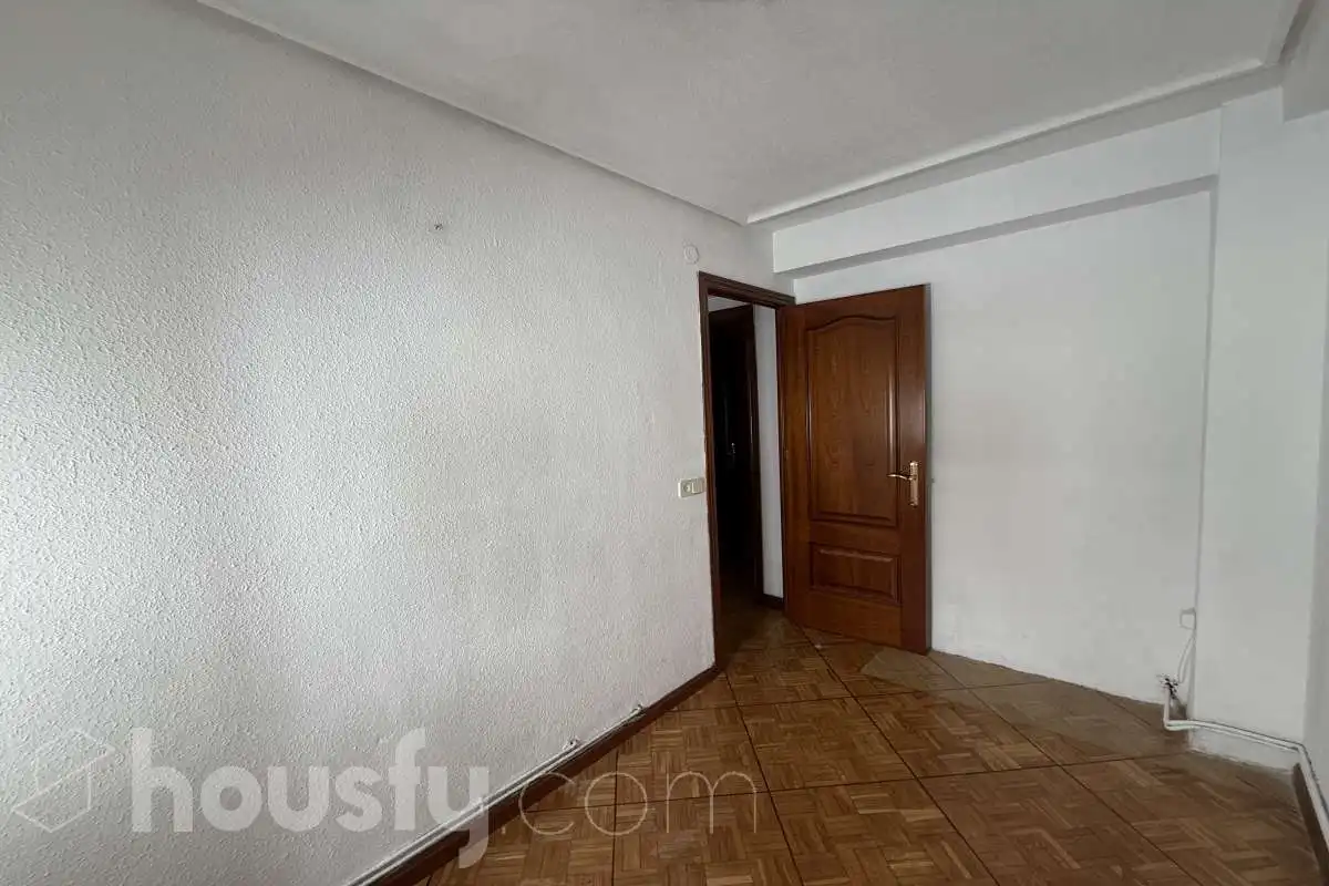 Erdgeschoss zur Miete in Calle de Pilar Perez Lavid, Puerta Bonita