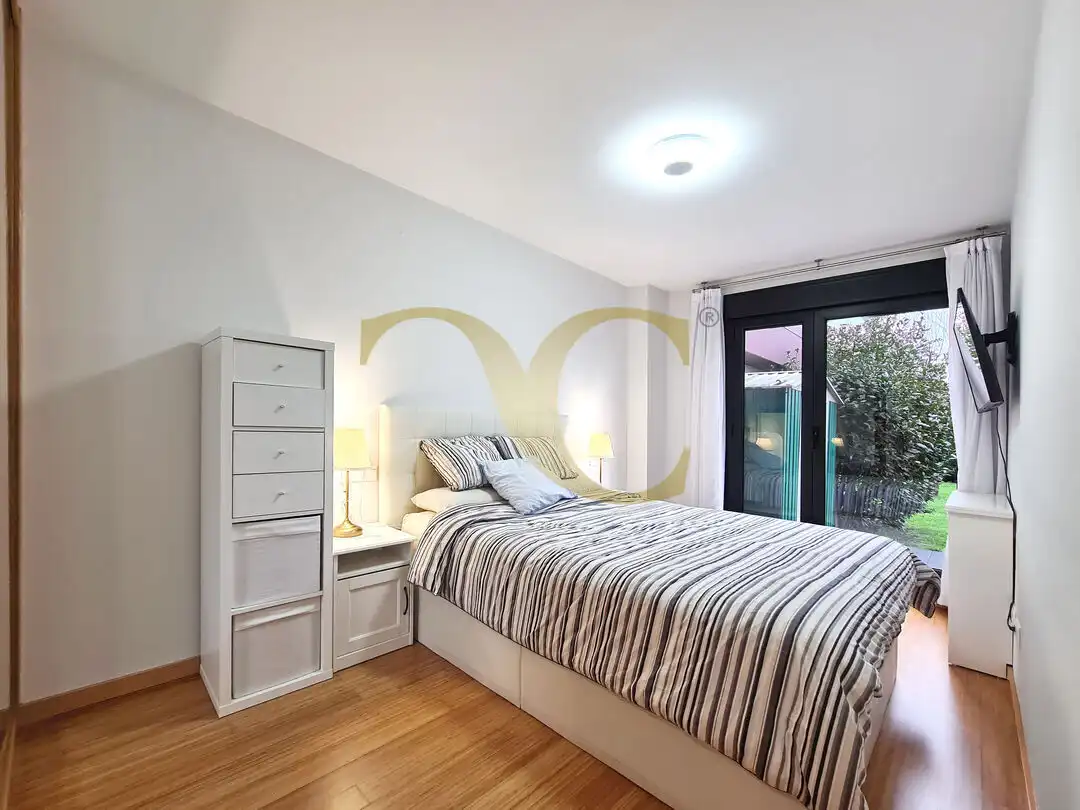 Schlafzimmer von Wohnung zum Verkauf in Oviedo  mit Heizung, Privatgarten und Terrasse