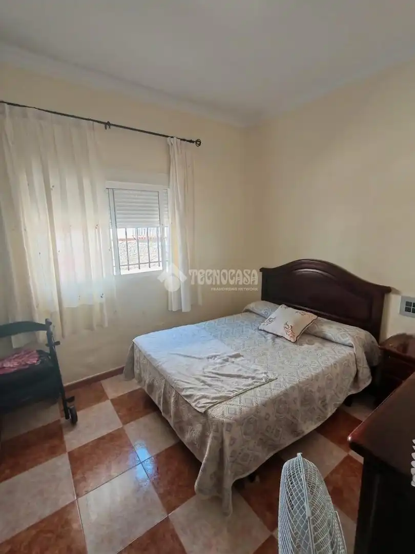 Dormitori de Casa o xalet en venda en Marchena amb Aire condicionat i Terrassa