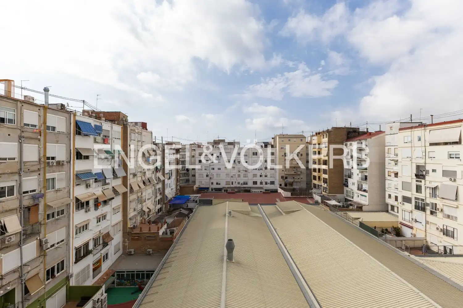 Außenansicht von Wohnung zur Miete in Valencia mit Klimaanlage, Heizung und Parkett