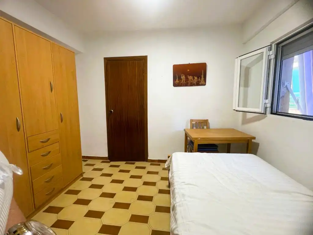 Wohnung zur Miete in Calle Santa Rosalia, Barrio de Zaidín