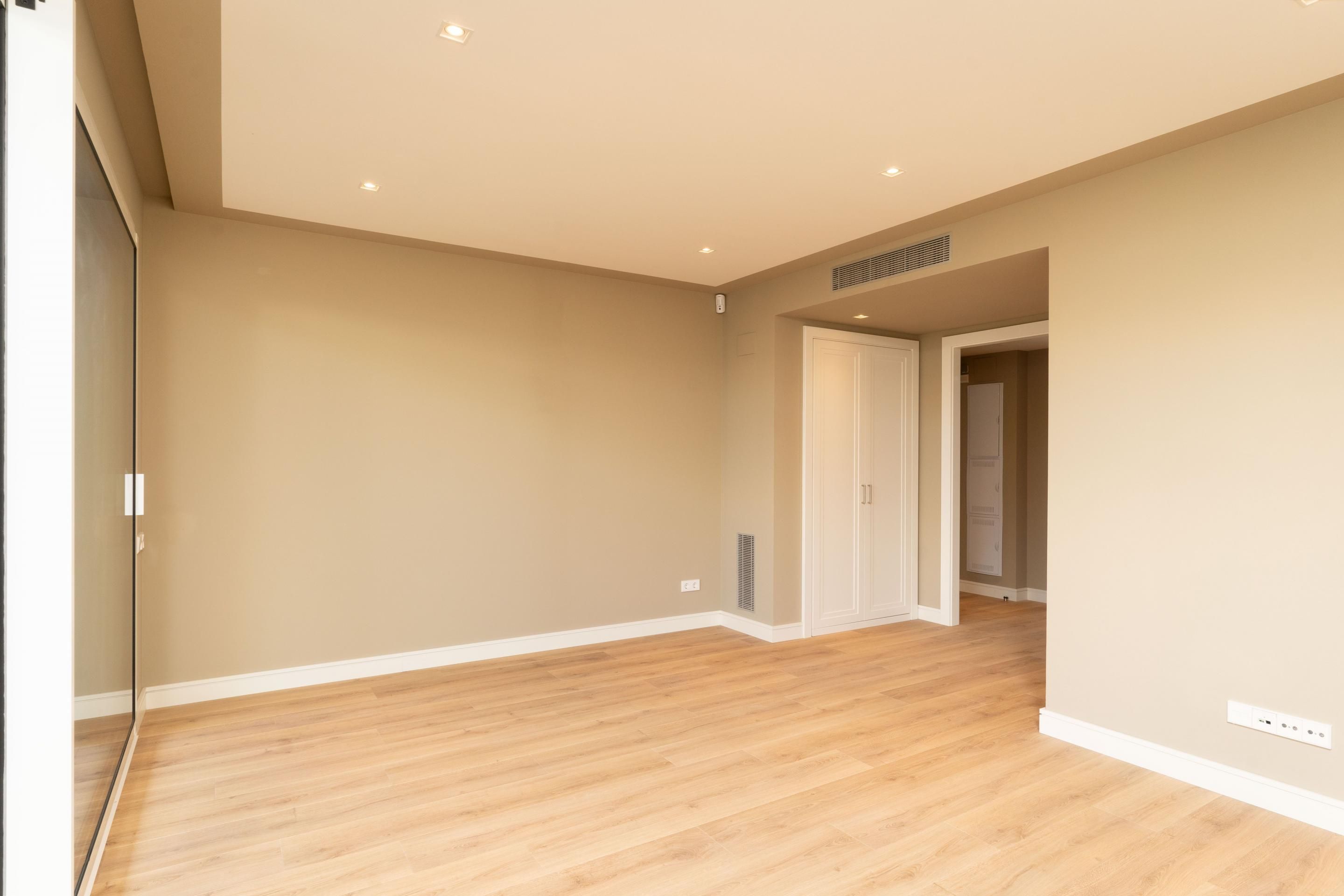 Habitación de Piso de alquiler en Sabadell con Aire acondicionado, Jardín privado y Parquet