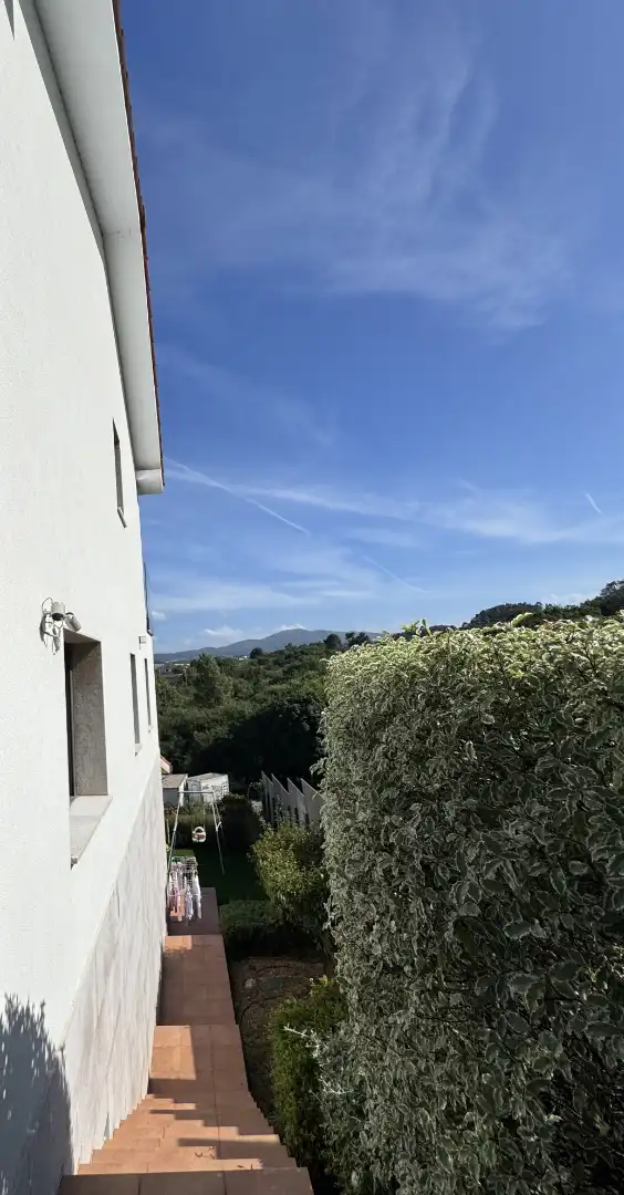 Vista exterior de Casa o xalet en venda en Avilés amb Calefacció, Jardí privat i Parquet