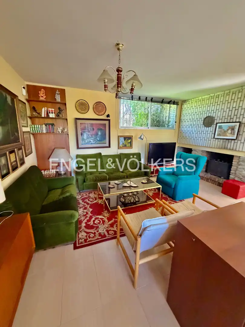 Sala d'estar de Casa o xalet en venda en Las Rozas de Madrid amb Calefacció, Jardí privat i Piscina