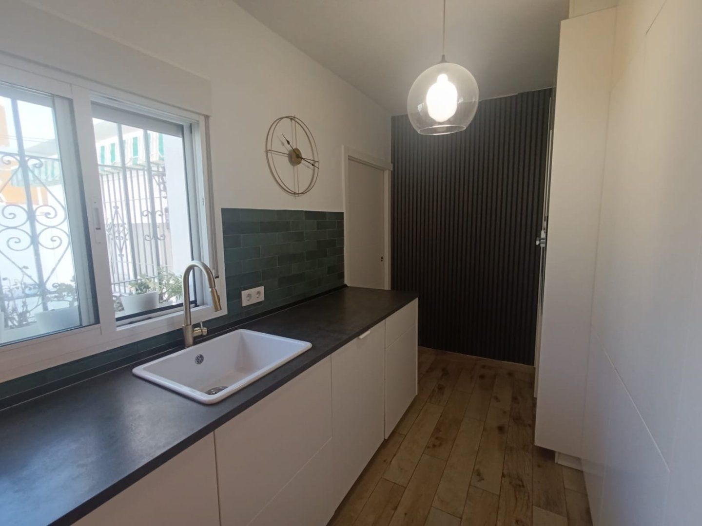 Cuina de Casa adosada en venda en Bollullos de la Mitación amb Aire condicionat, Calefacció i Terrassa