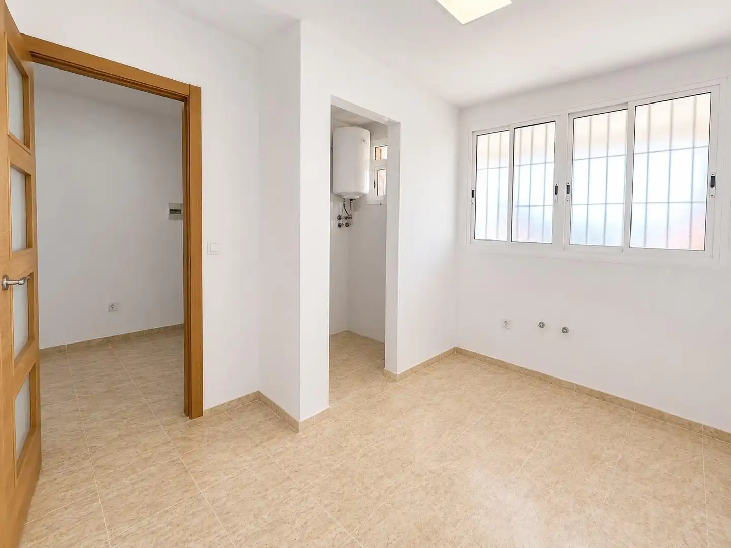 Piso en venta en Roquetas de Mar con Jardín privado, Terraza y Piscina comunitaria