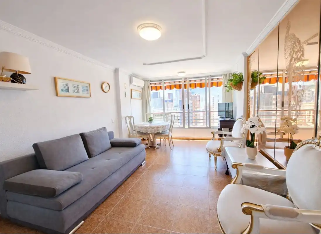 Sala d'estar de Apartament en venda en Benidorm amb Aire condicionat, Terrassa i Piscina