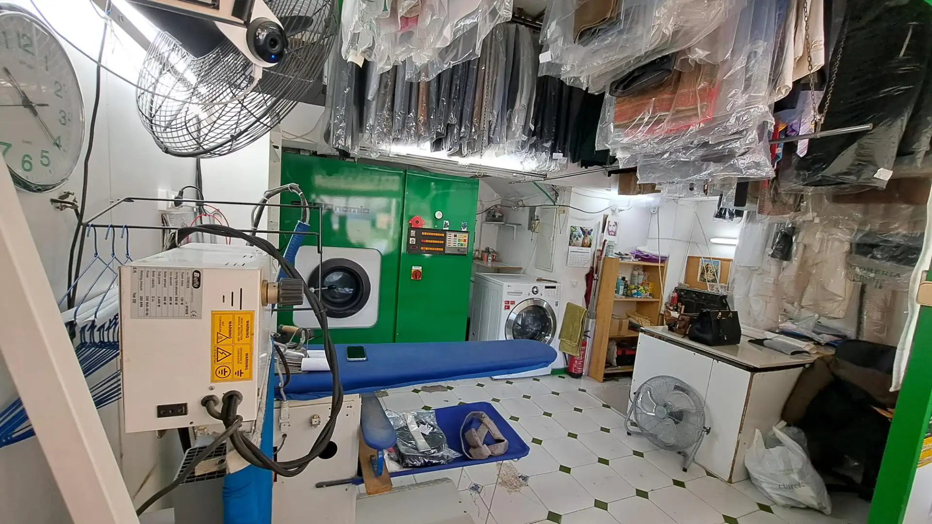 Local en venda en Las Rozas de Madrid amb Moblat i Alarma