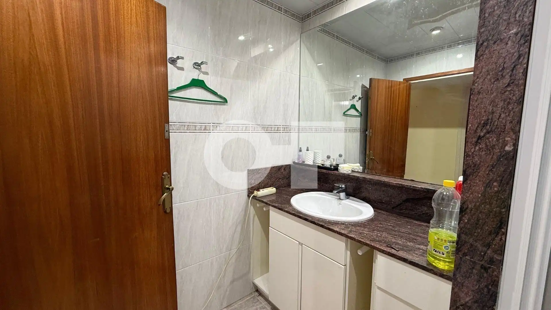Badezimmer von Wohnung zum Verkauf in Barcelona mit Heizung, Möbliert und Alarm