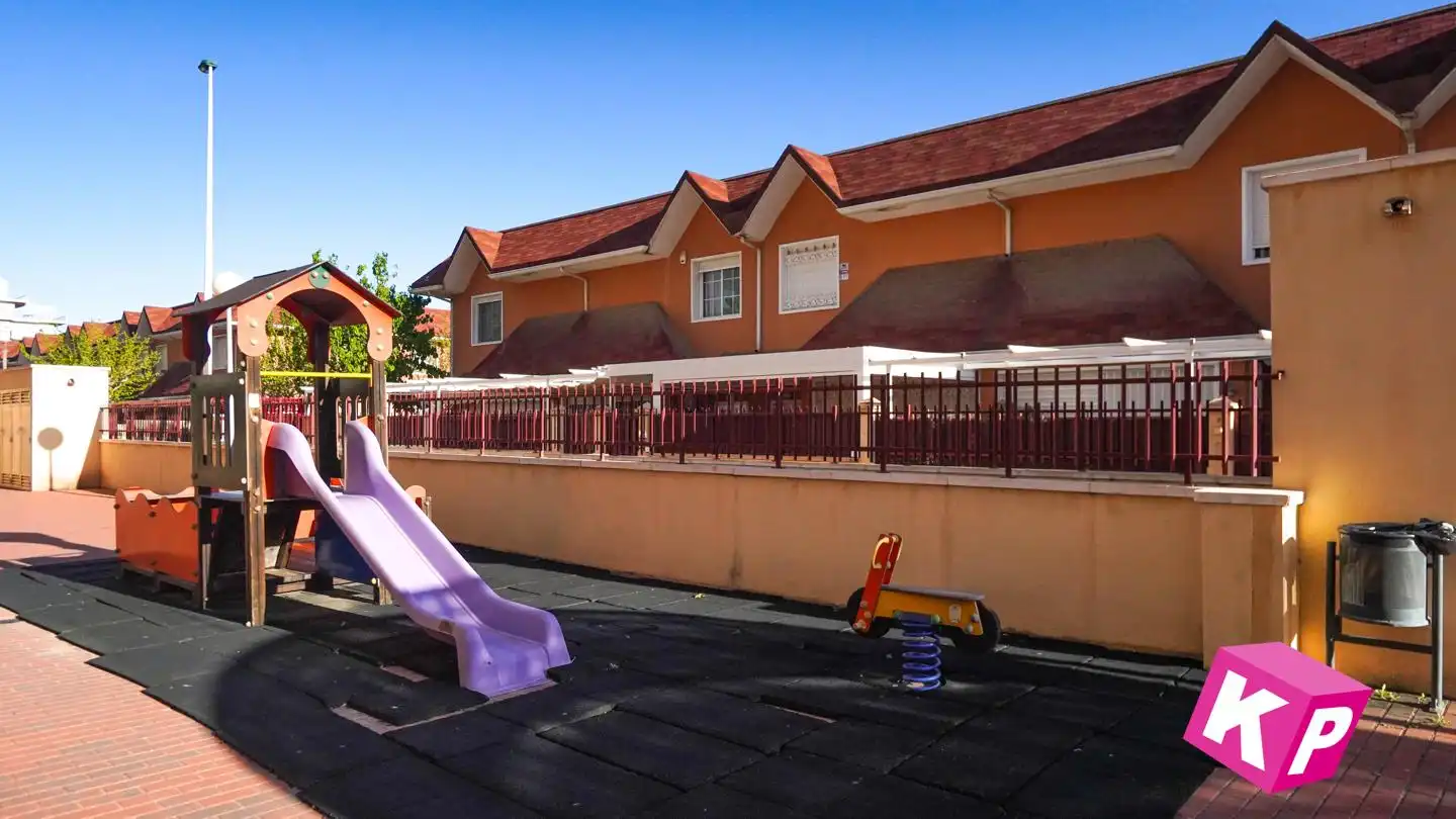Bungalow con piscina en venta en Calle Juan Gris, imagen 5