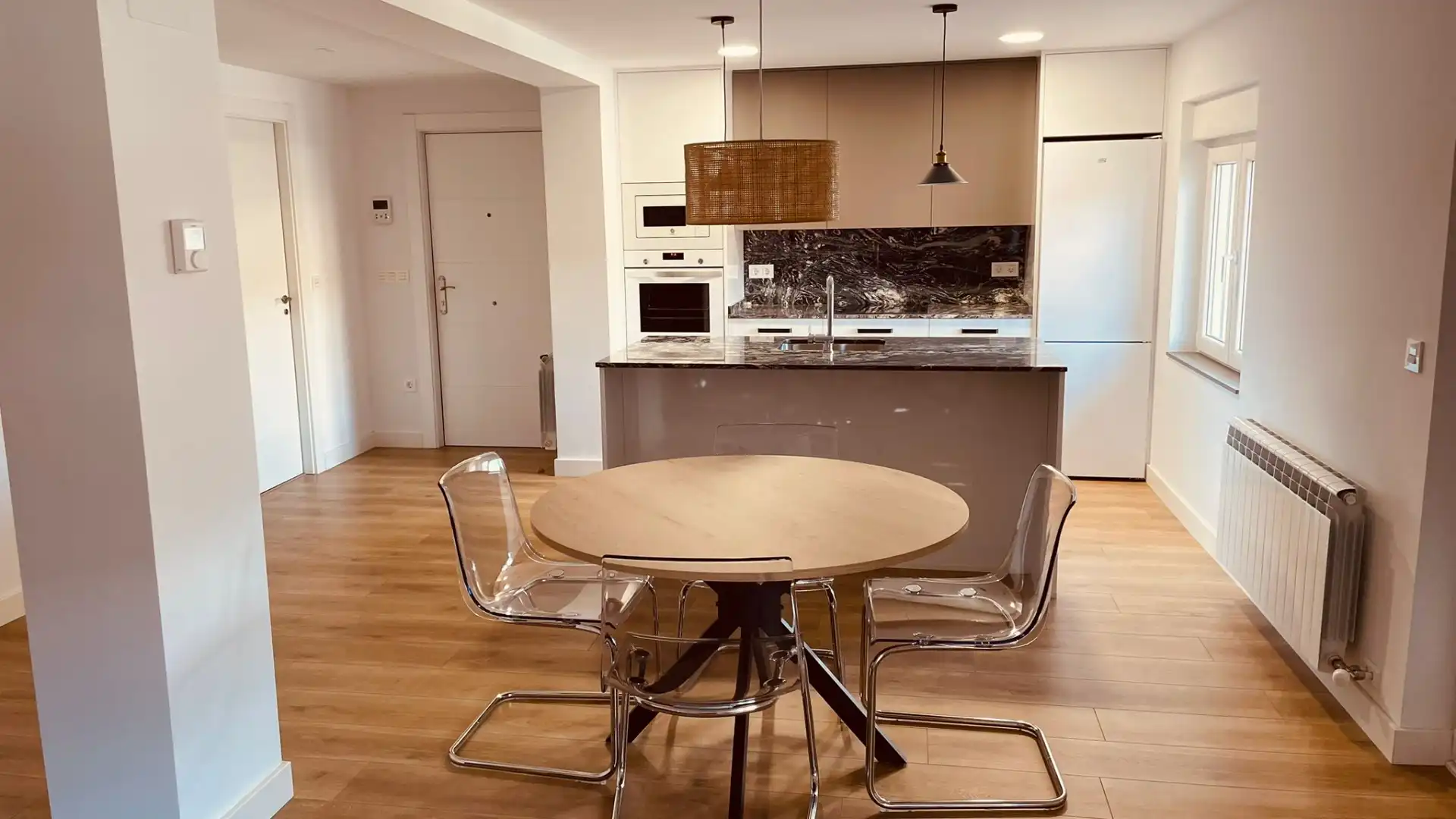 Cocina de Apartamento de alquiler en Sariegos con Calefacción, Parquet y Amueblado