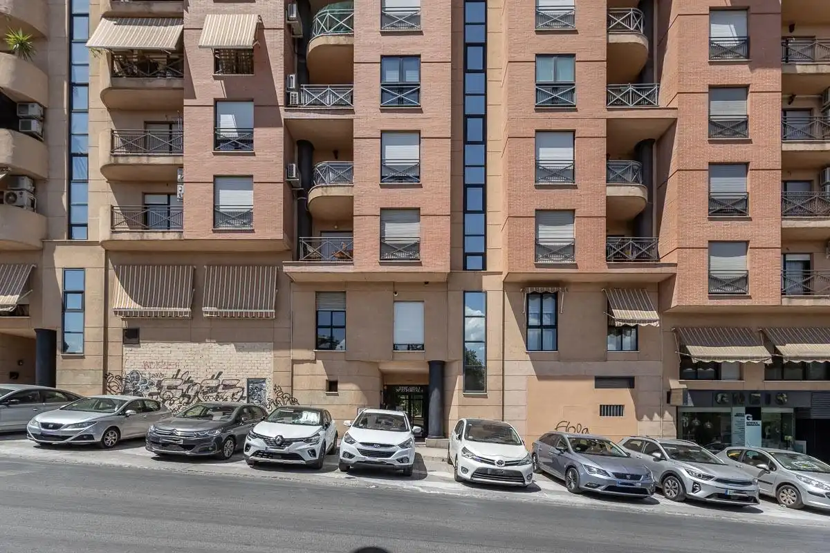 Vista exterior de Piso en venta en Granada con Aire acondicionado, Calefacción y Terraza