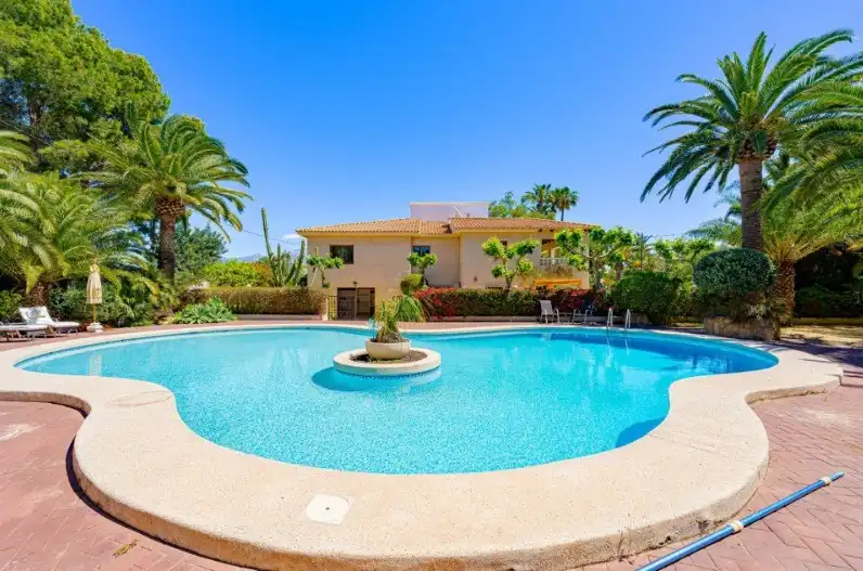Casa con piscina en venta en Partida el Planet
