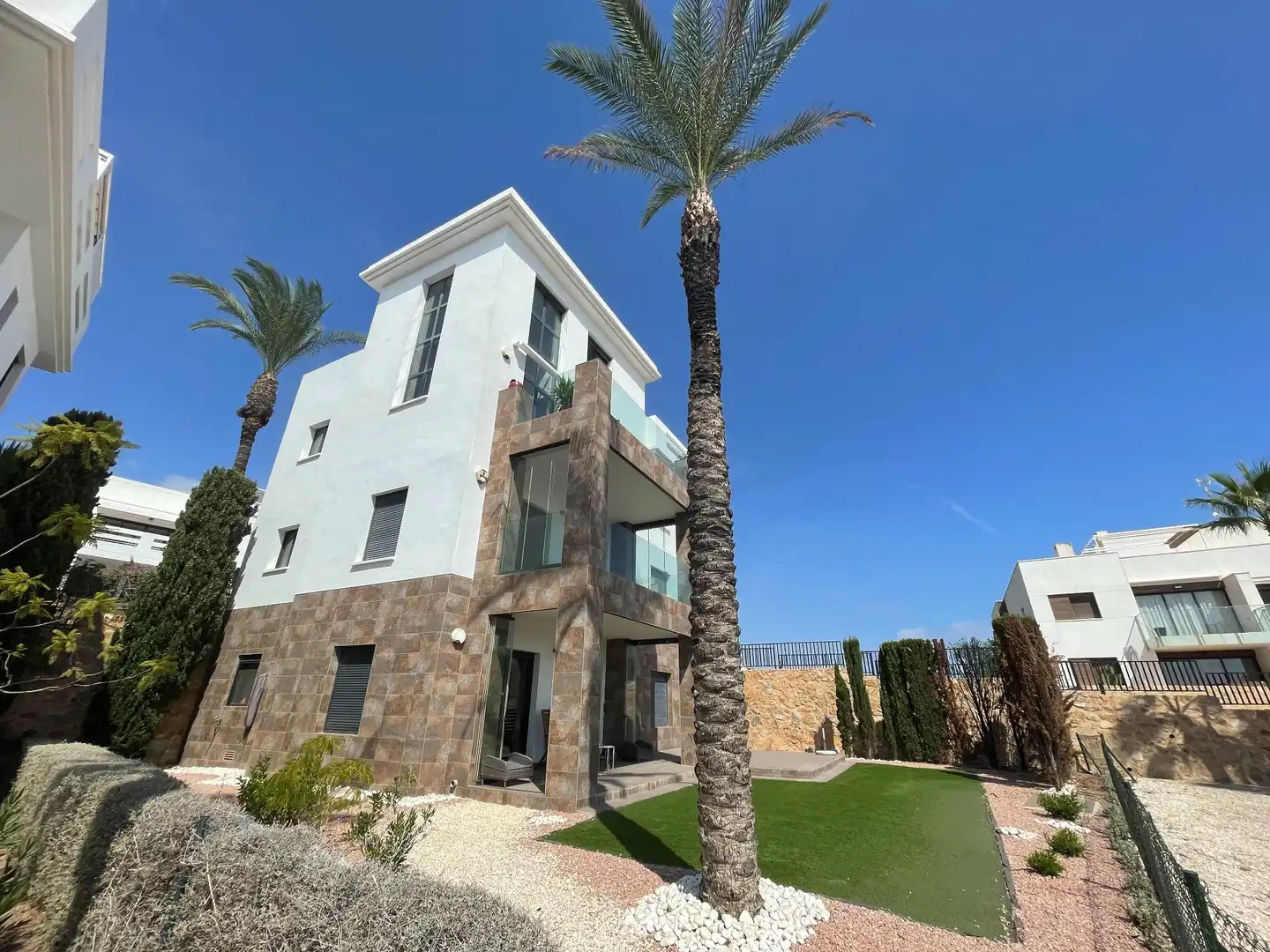 Vista exterior de Àtic en venda en Orihuela amb Terrassa i Piscina comunitària