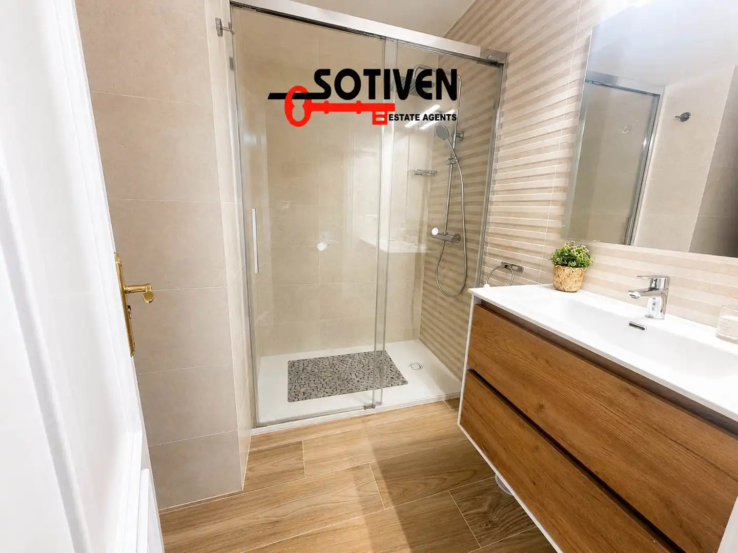 Bathroom of Apartments for rent in Arona  with Terrace, Balcony and Community pool