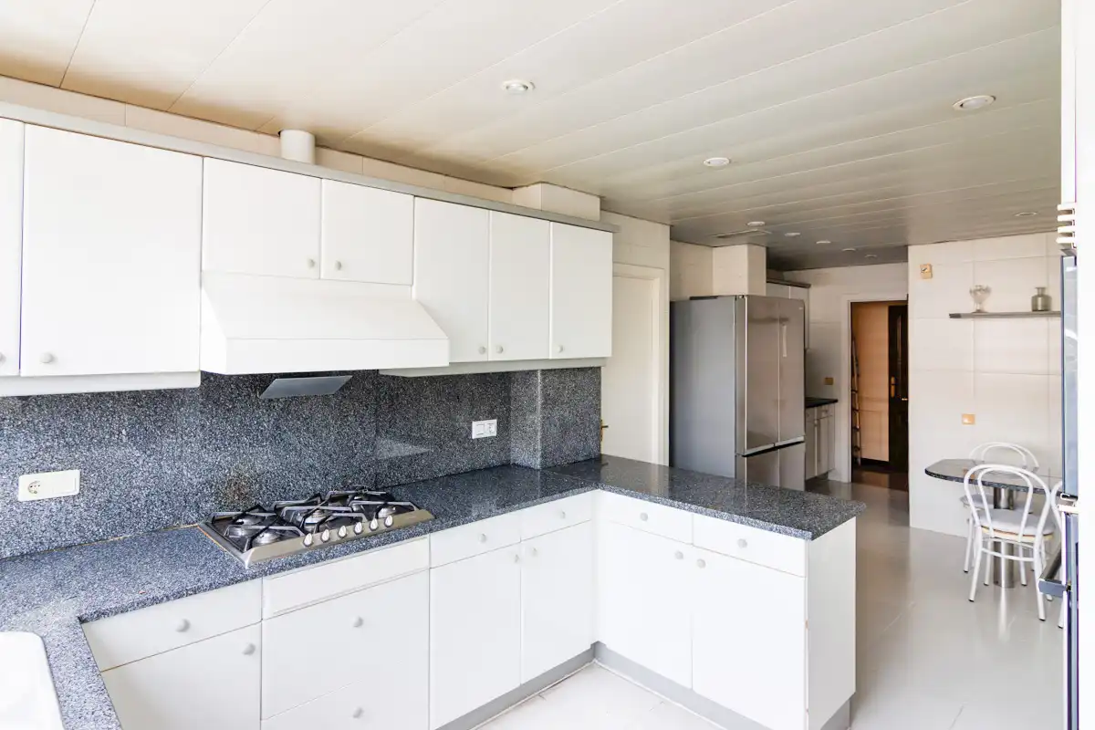 Cuina de Pis en venda en Barcelona amb Aire condicionat, Calefacció i Parquet