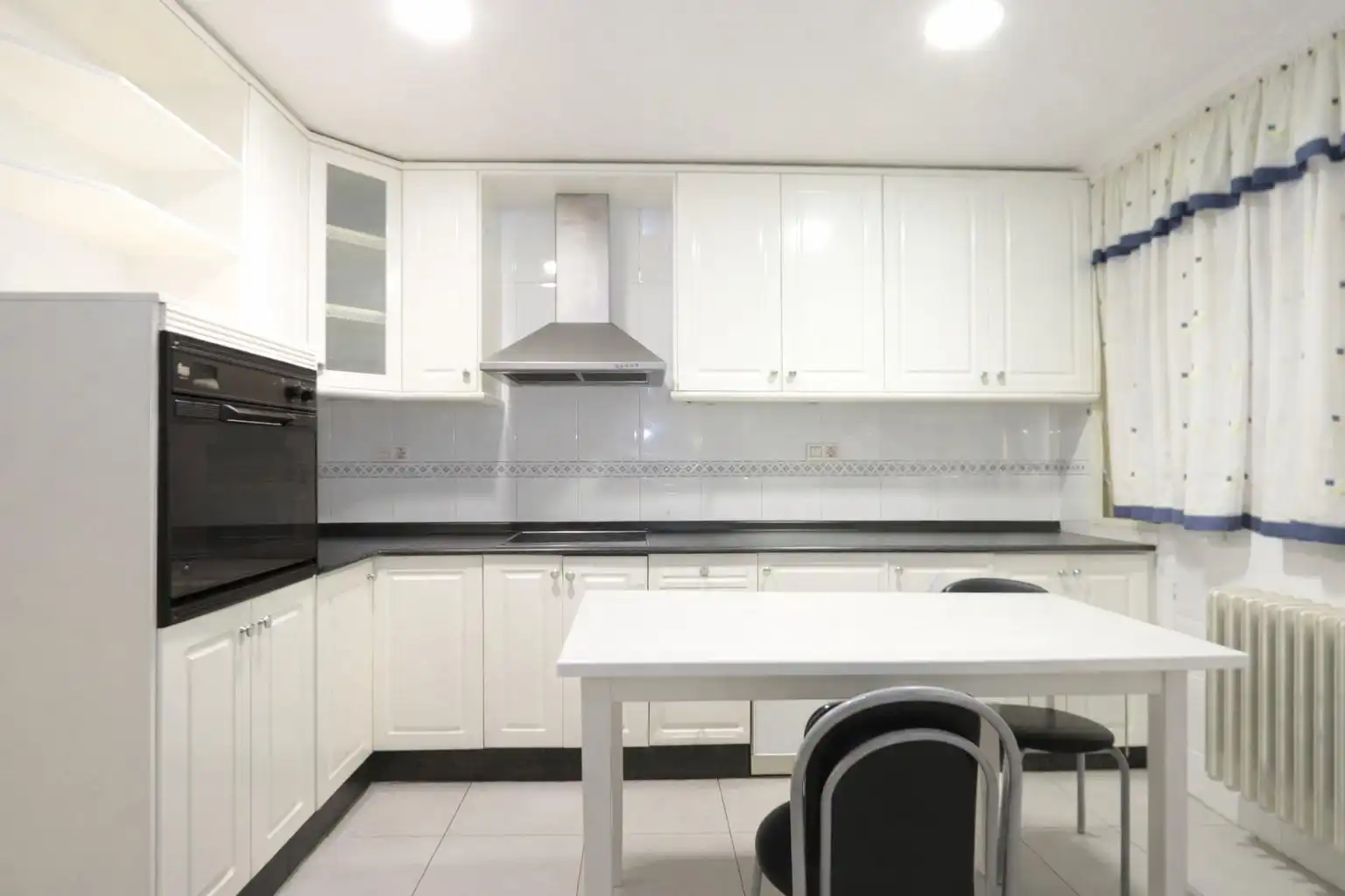 Küche von Wohnung zum Verkauf in Cartagena mit Klimaanlage, Heizung und Terrasse