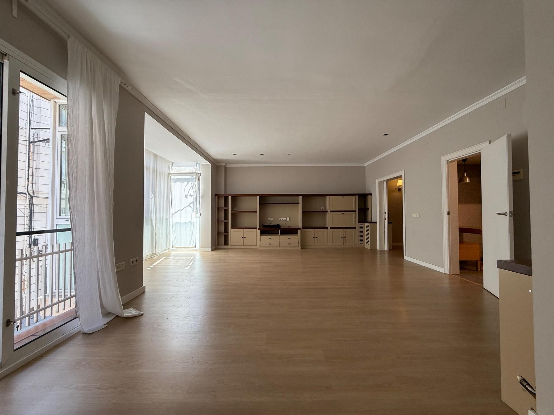 Living room of Flat for sale in  Barcelona Capital  with Air Conditioner, Heating and Parquet flooring