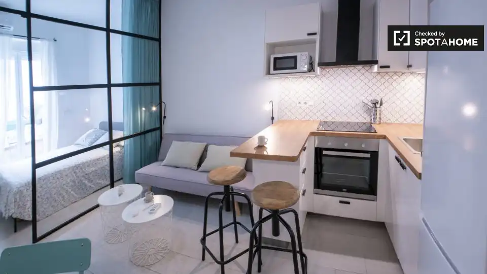 Kitchen of Flat for rent in Valencia  with Air Conditioner, Heating and Furnished