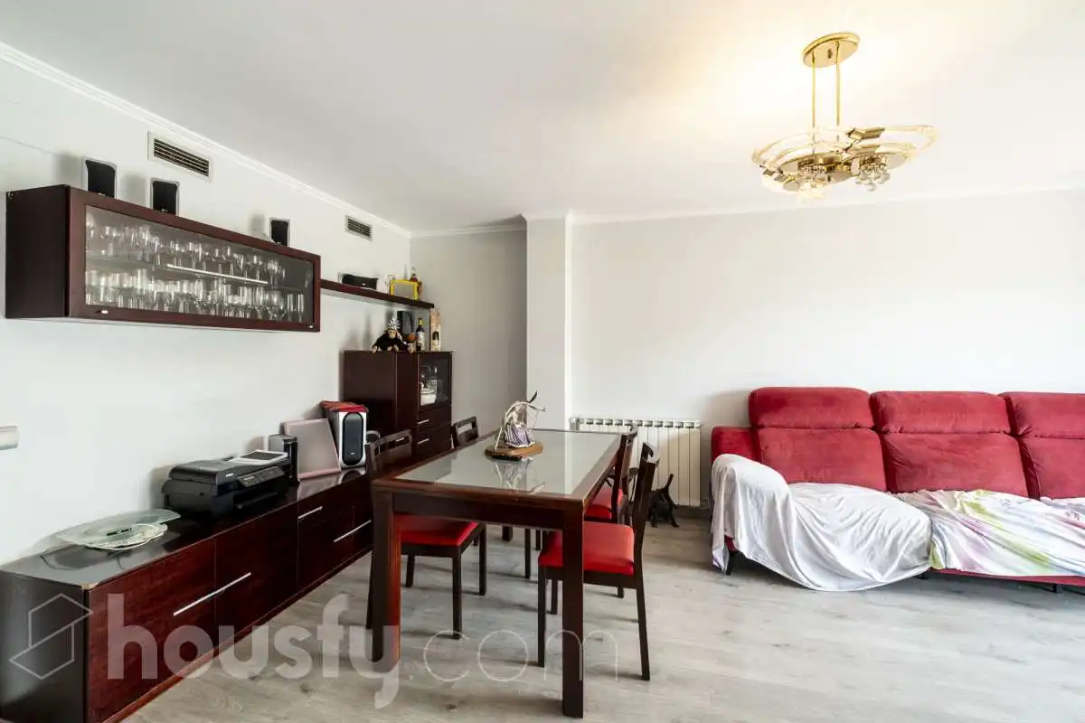 Sala de estar de Piso en venta en Santa Perpètua de Mogoda con Balcón