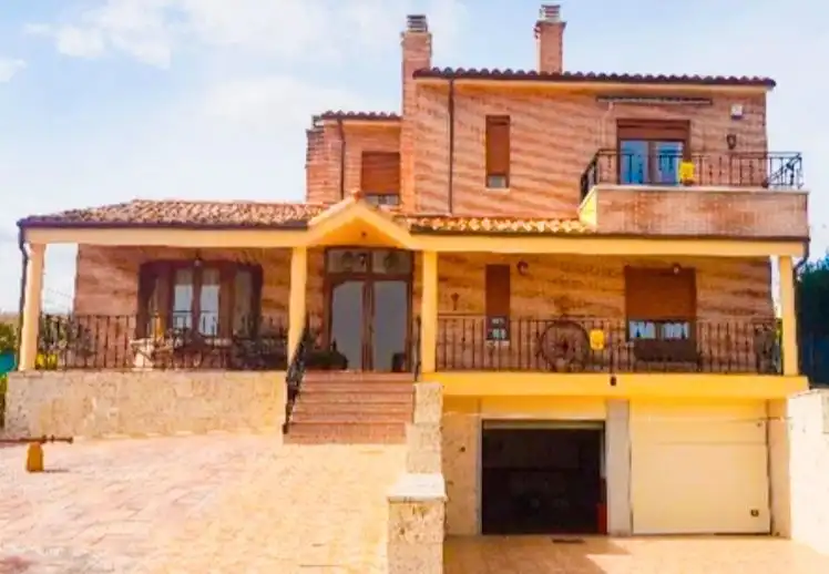 Vista exterior de Casa o chalet en venta en Villalobón con Calefacción, Jardín privado y Terraza