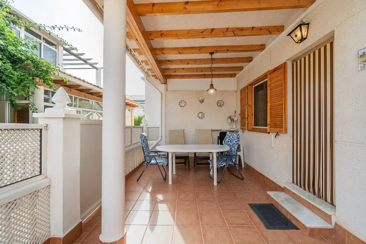 Reihenhaus mit Terrasse zum Verkauf in N/A