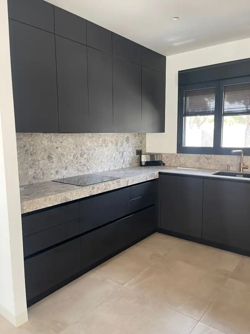 Cocina de Casa o chalet en venta en Chiclana de la Frontera con Aire acondicionado, Calefacción y Jardín privado