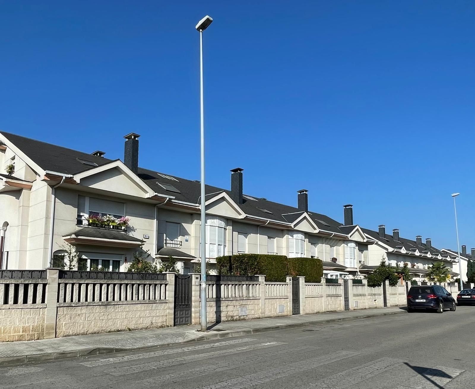 Exterior view of Single-family semi-detached for sale in Ponferrada  with Heating, Private garden and Alarm
