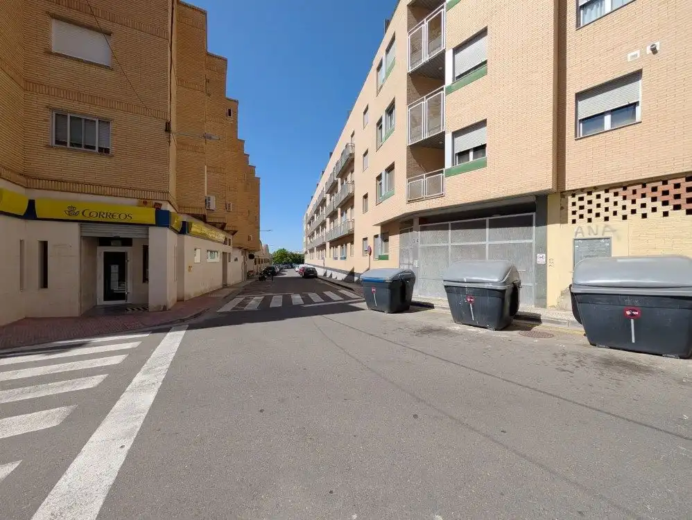Vista exterior de Garaje en venta en Cuarte de Huerva