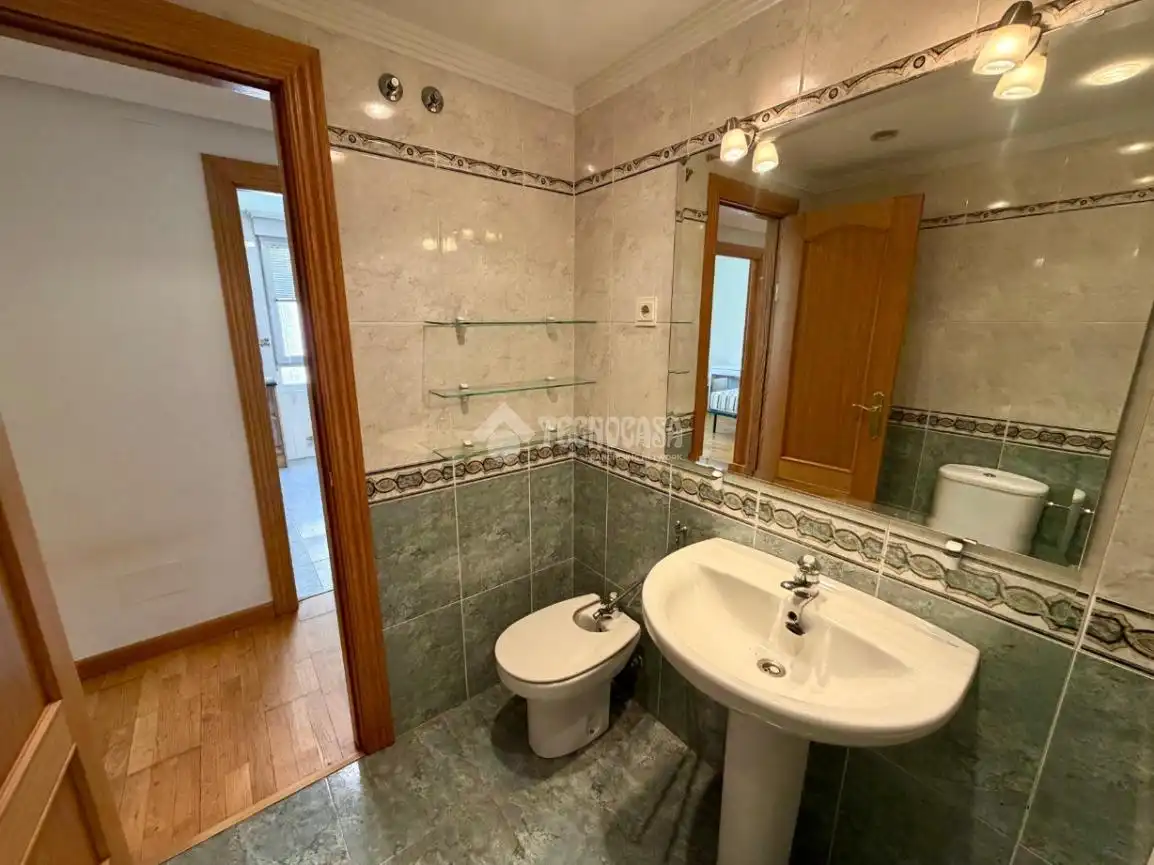 Badezimmer von Wohnung zum Verkauf in León Capital  mit Heizung, Parkett und Terrasse
