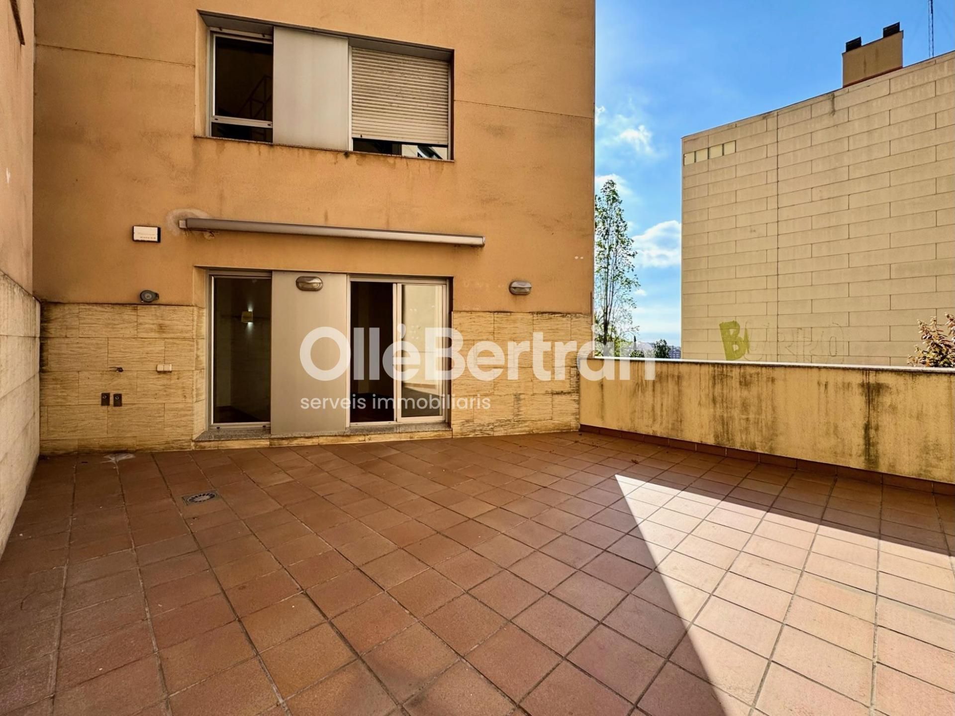 Vista exterior de Pis en venda en  Barcelona Capital amb Calefacció i Terrassa
