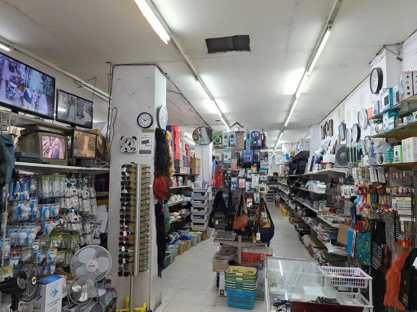 Business premises for transfer in Sants - Montjuïc, imagen 3