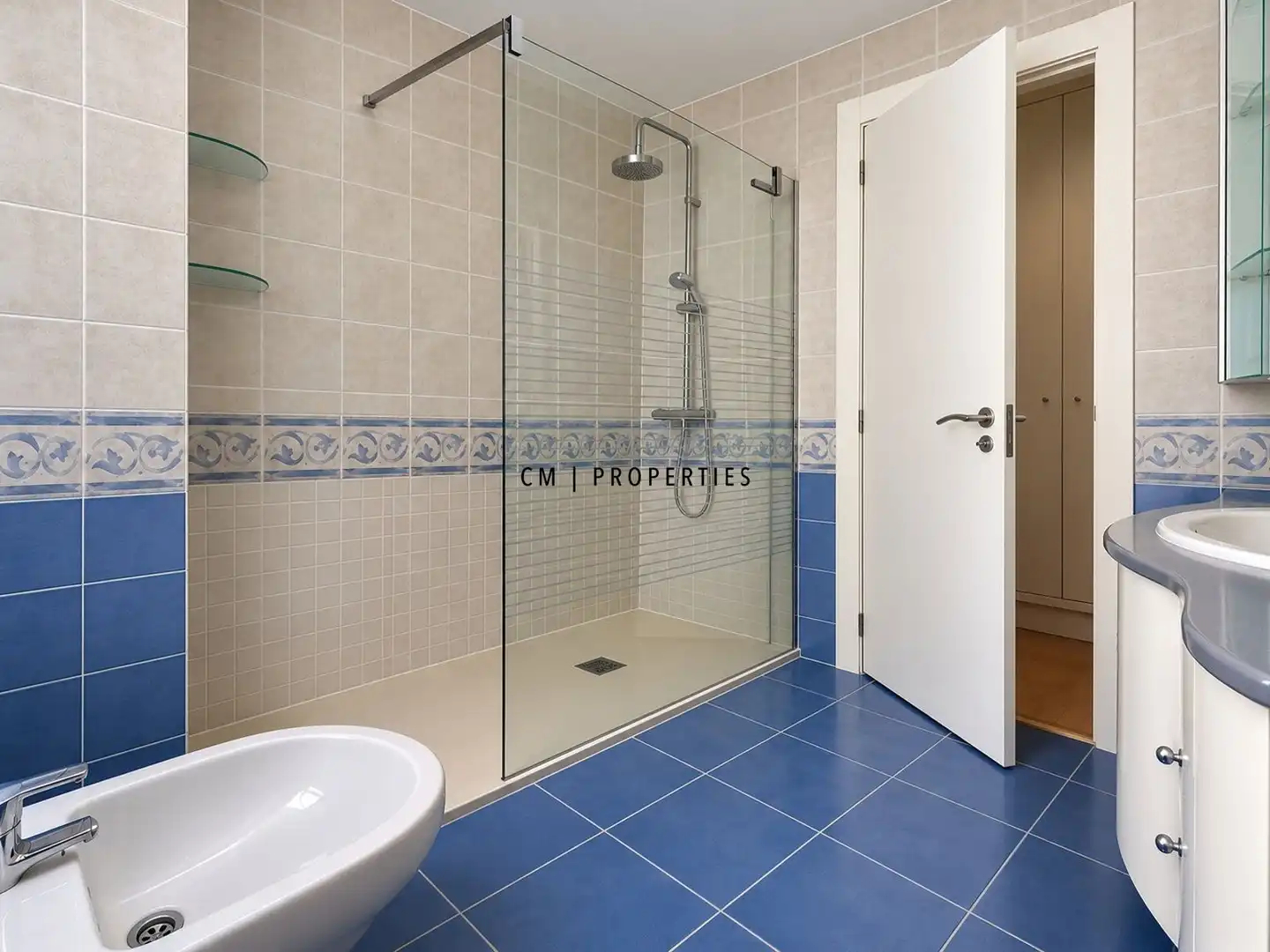 Bathroom of Detached homes for rent in Campolivar