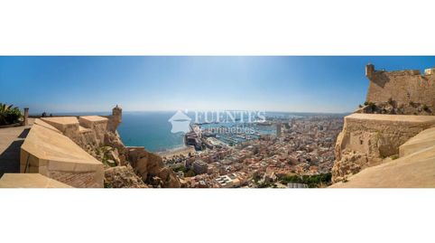 Foto 4 de Pis en venda a Casco Antiguo - Sta. Cruz - Ayuntamiento, Alicante / Alacant