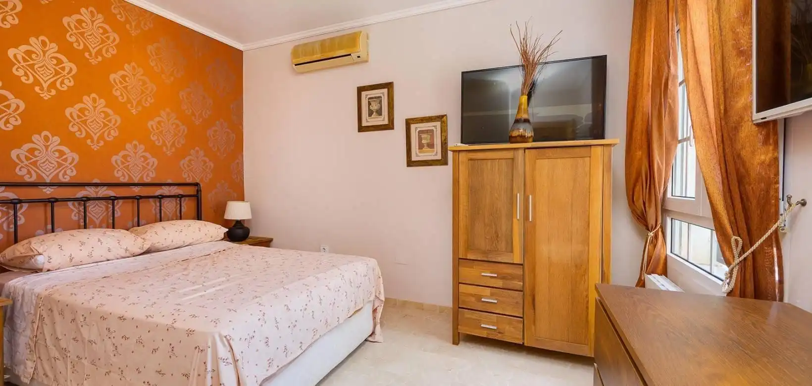 Dormitori de Casa o xalet en venda en Orihuela amb Aire condicionat, Calefacció i Jardí privat