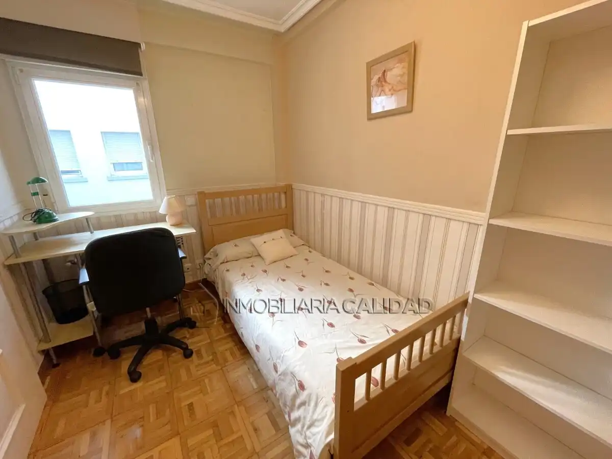 Bedroom of Flat for rent in Burgos  with Heating, Terrace and Furnished