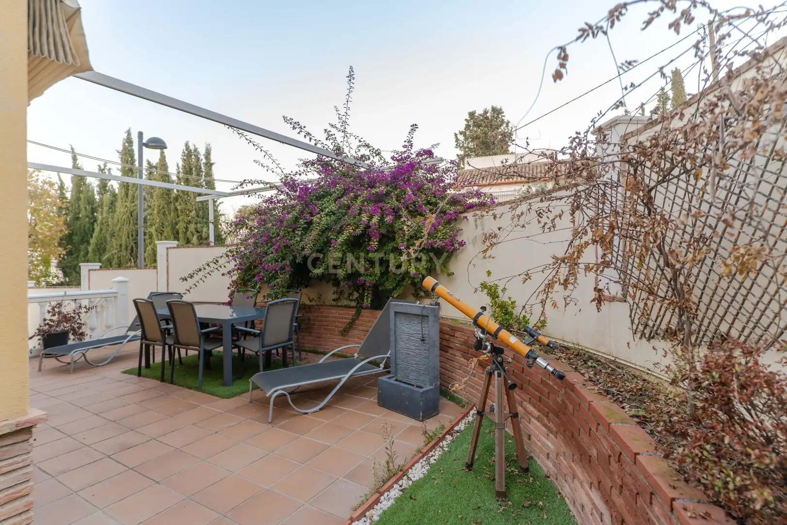 Terrassa de Casa adosada en venda en La Zubia amb Aire condicionat, Jardí privat i Traster