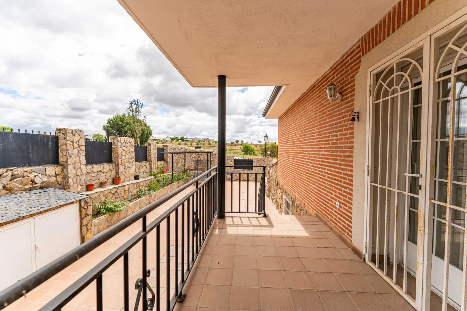 Terrassa de Casa adosada en venda en Arroyomolinos (Madrid) amb Calefacció, Jardí privat i Moblat