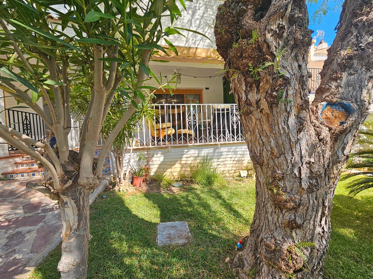Jardí de Casa adosada en venda en Santa Pola amb Aire condicionat, Terrassa i Balcó