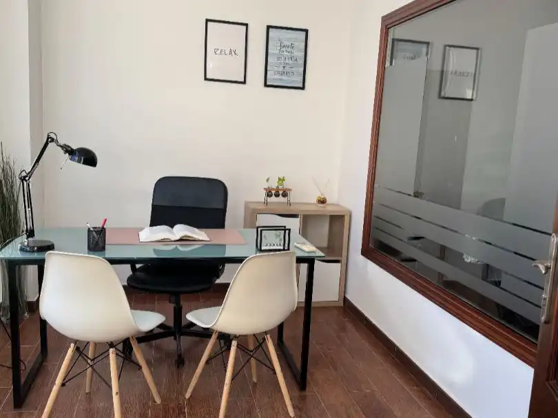 Oficina de alquiler en Vélez-Málaga con Aire acondicionado, Calefacción y Amueblado
